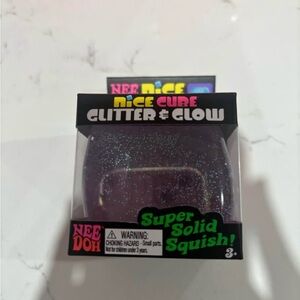 Nice Cube Glitter & Glow Super Solid Squish - Purple